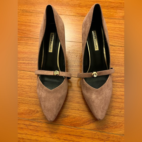 Pump shoes . Heeled shoes . - Picture 4 of 9